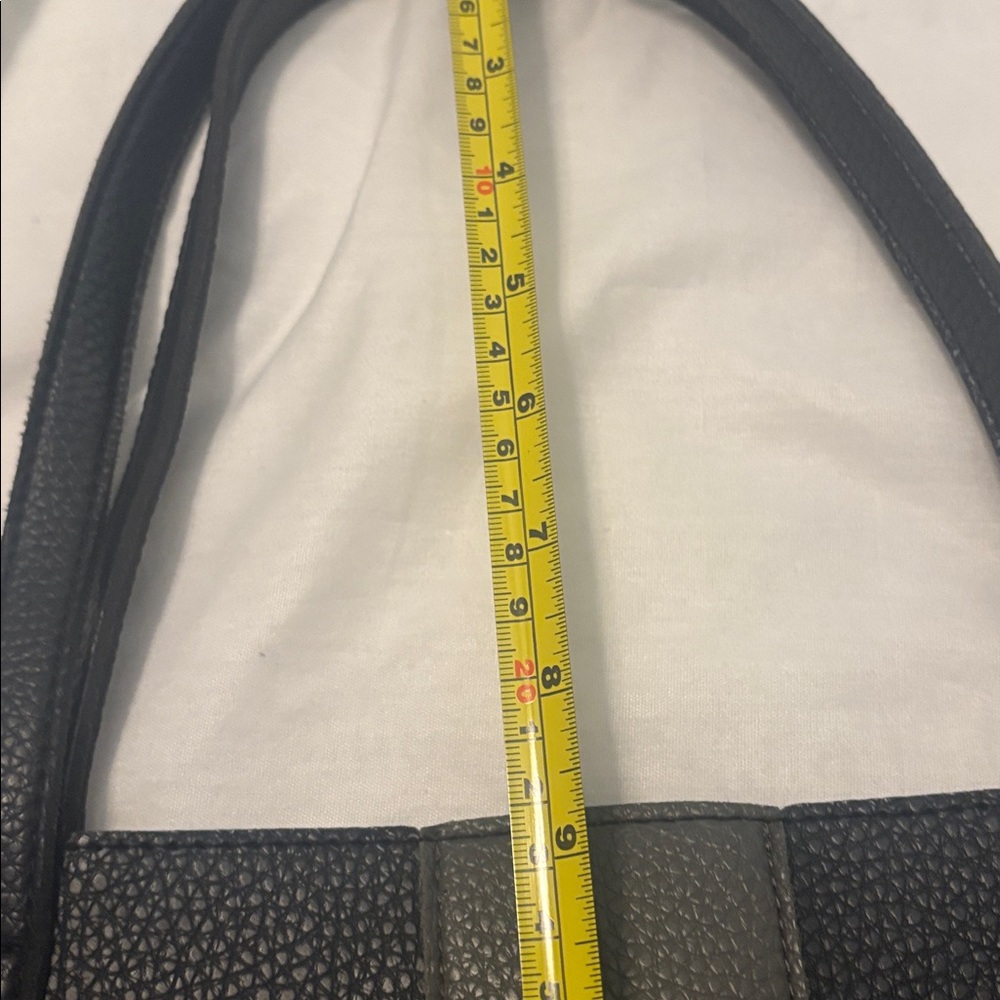 Vince Camuto Luck Tote black & gray large size one interior pocket everyday use - Picture 7 of 10